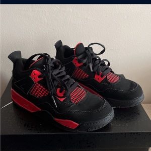 Jordan 4 thunder red size 1Y USED